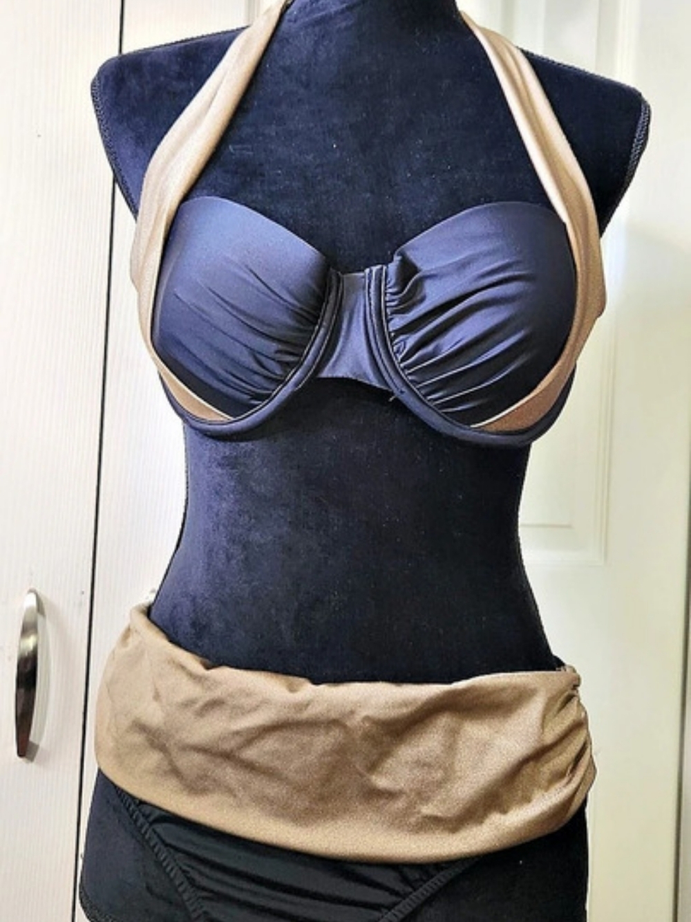Venus Bikini Set in Black & Gold Size C Like New, Never Worn